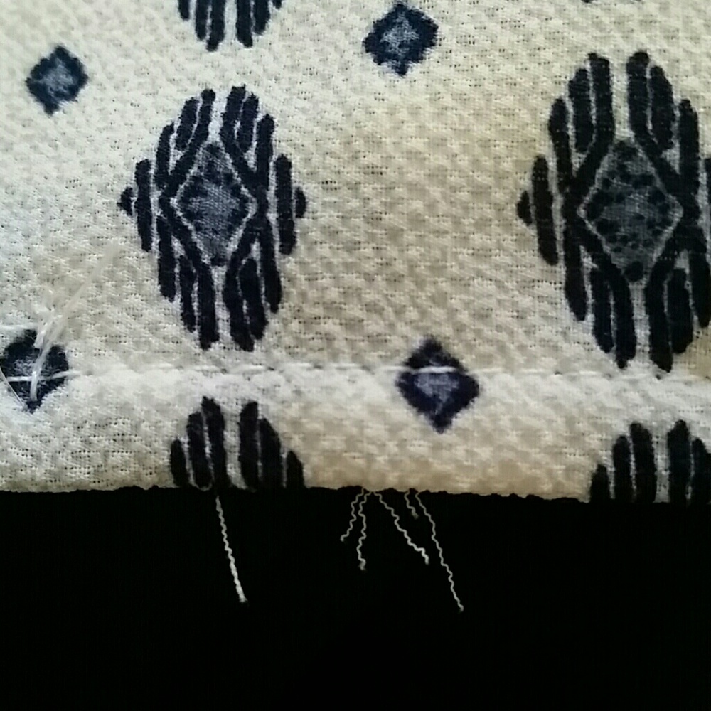 🌻NWOT Patterned Loose-fitting Blouse - Picture 6 of 7